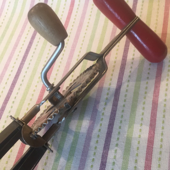 Vintage Rotary Hand Egg Beater Red Wood Handle - Picture 5 of 13